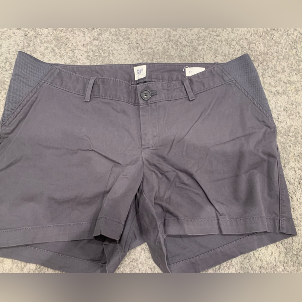 Gap maternity shorts size 4